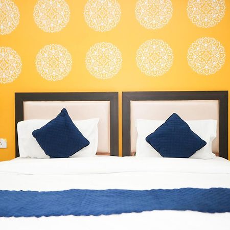Отель Tanvi Premium Residency Near Artemis Hospital, Gurugram Гургаон Экстерьер фото