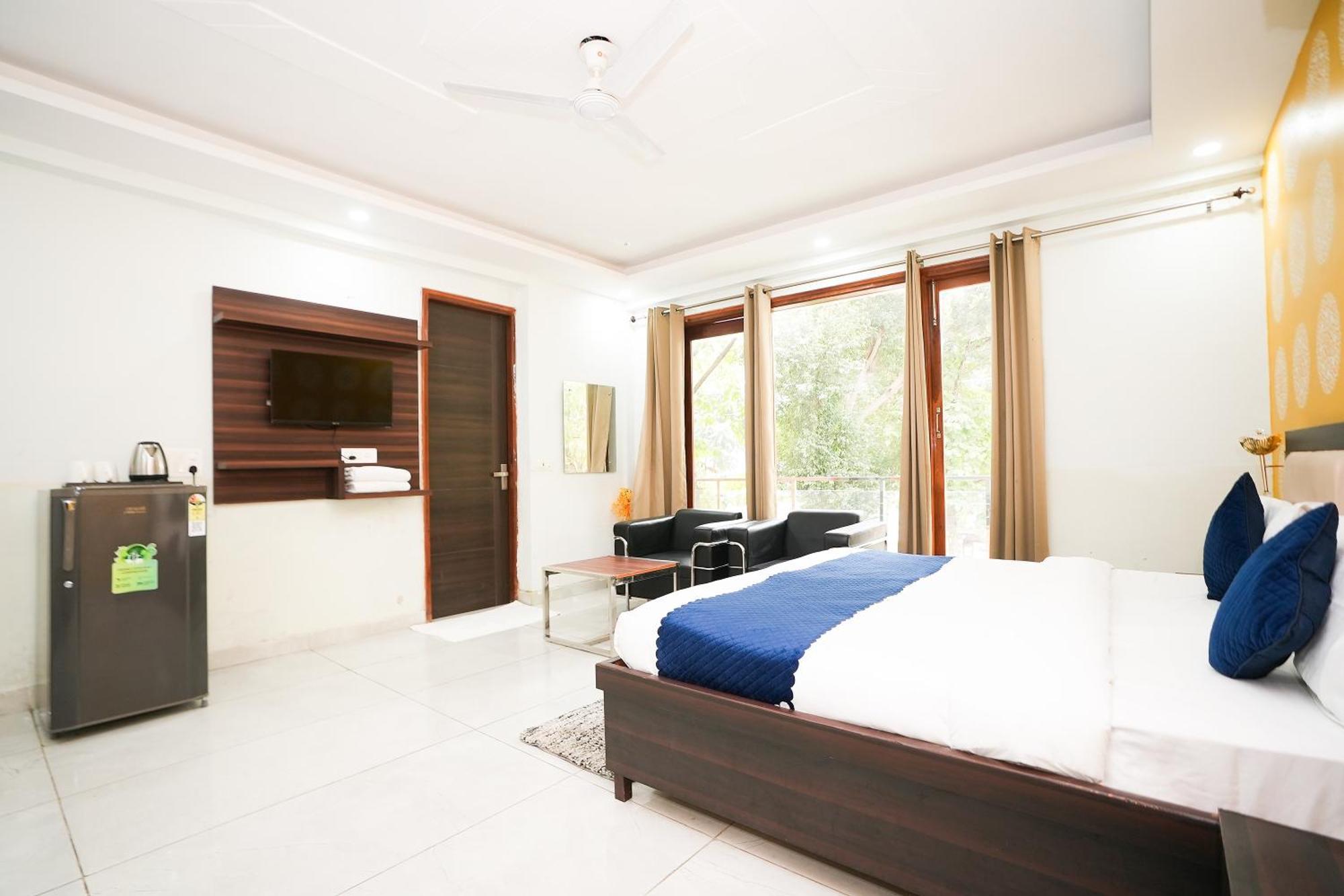 Отель Tanvi Premium Residency Near Artemis Hospital, Gurugram Гургаон Экстерьер фото