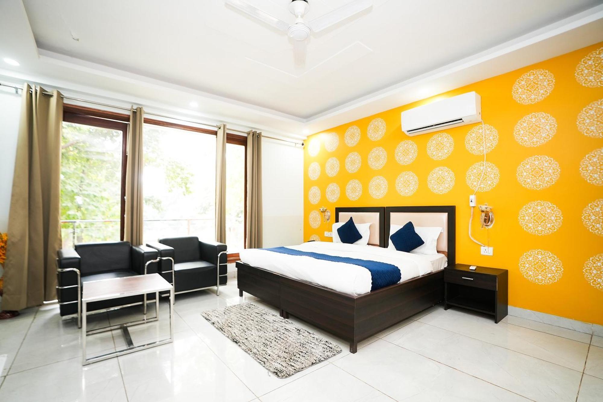 Отель Tanvi Premium Residency Near Artemis Hospital, Gurugram Гургаон Экстерьер фото