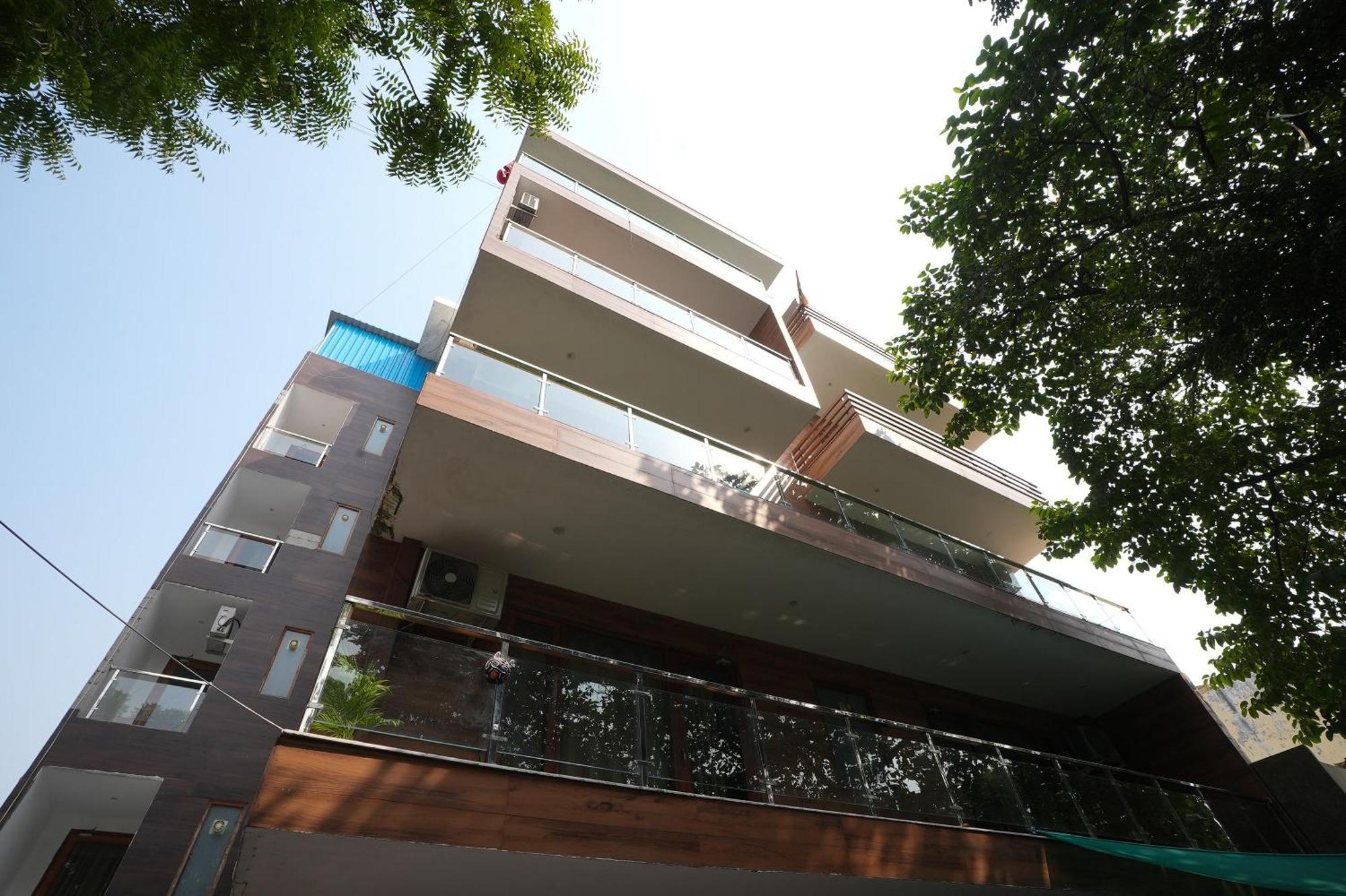 Отель Tanvi Premium Residency Near Artemis Hospital, Gurugram Гургаон Экстерьер фото